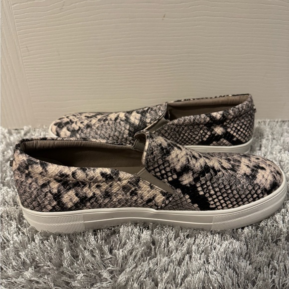 Steve Madden Sneakers - Picture 1 of 5